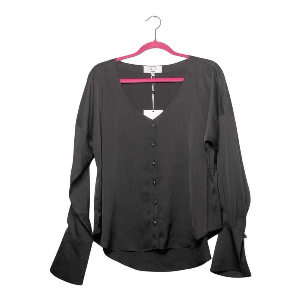 Women’s NWT L’Academie v-neck blouse, size medium‎